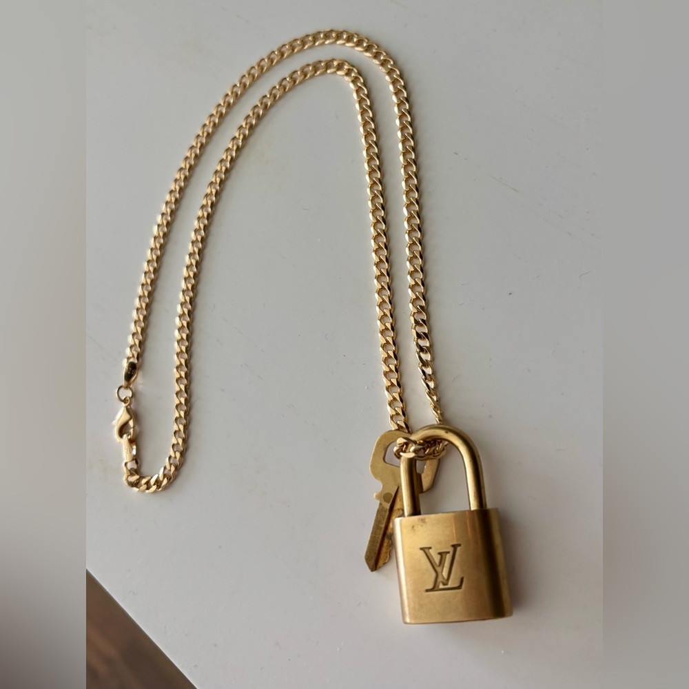 LOW START!🔥Louis Vuitton Gold Padlock w/ FREE necklace! - Picture 7 of 8